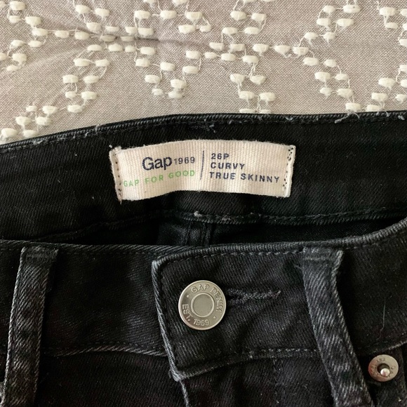 EUC GAP curvy skinny black jeans - Picture 2 of 7